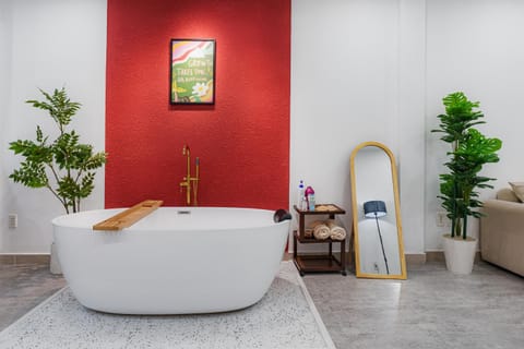 Hot Tub, Bath