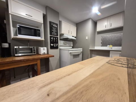 Kitchen or kitchenette, oven, toaster