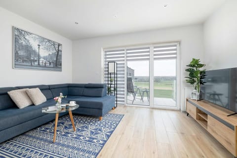 TV and multimedia, Living room, Seating area, Evening entertainment