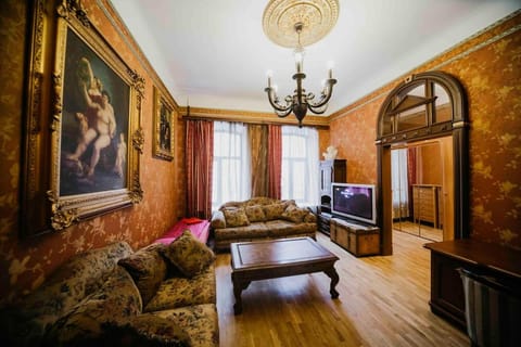 Bed, Living room