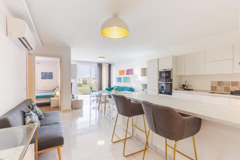 Kitchen or kitchenette, Living room, Dining area, oven, stove