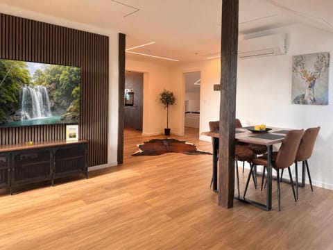 Living room, Food