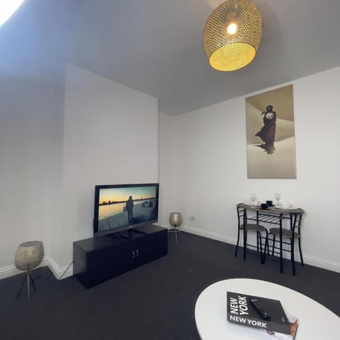TV and multimedia, Living room, Seating area, Dining area