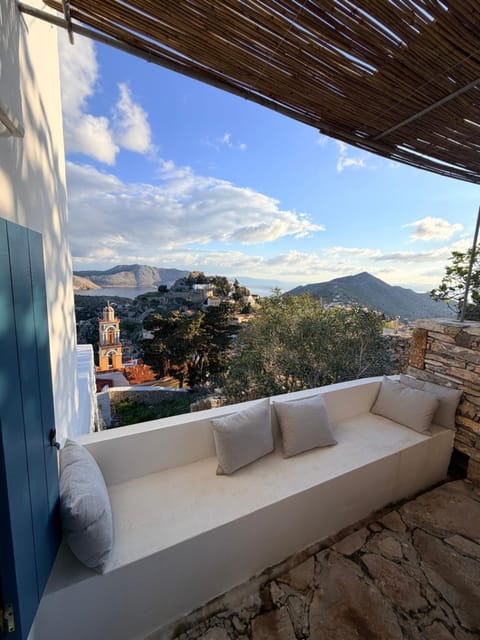 View (from property/room), Balcony/Terrace, Seating area, Dining area, Sea view