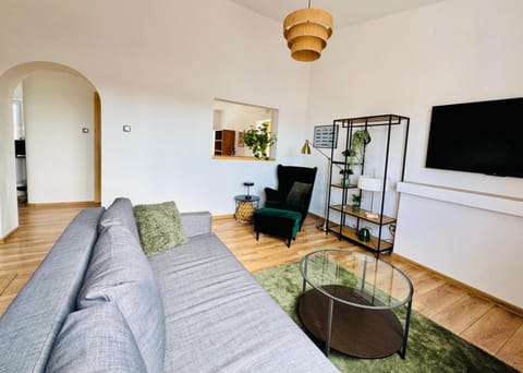 Communal lounge/ TV room, TV and multimedia, Living room, Seating area, Evening entertainment