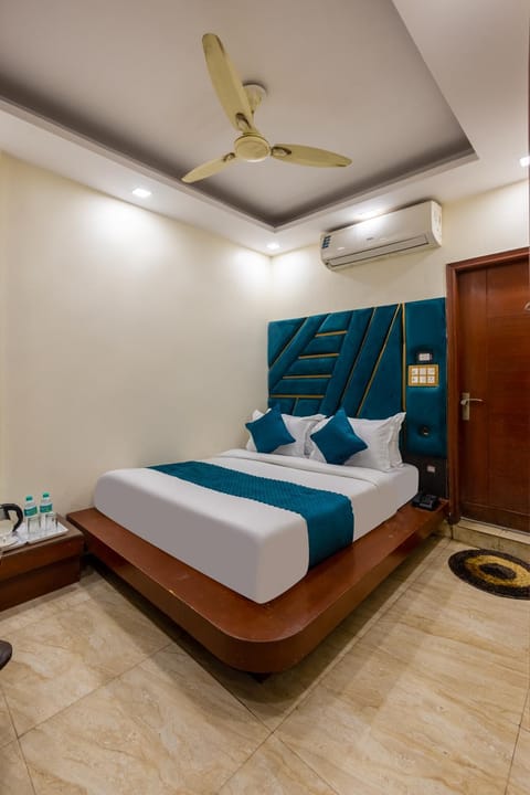 Bed, Photo of the whole room, Bedroom, air conditioner