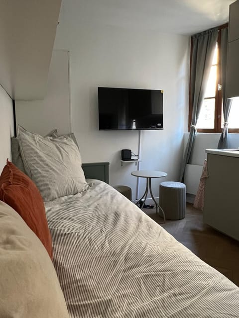 Living room, Bedroom