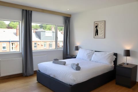 Bed, Bedroom, storage, towels