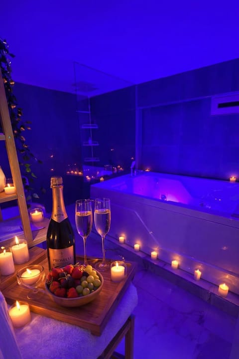 Hot Tub, Hot Tub
