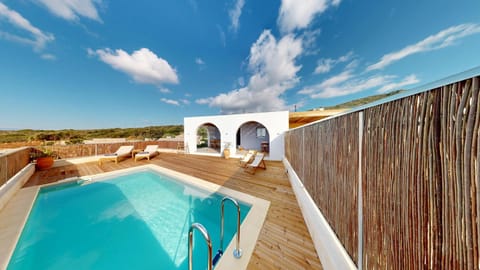 Day, Natural landscape, Pool view, Swimming pool, sunbed