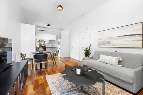 TV and multimedia, Kitchen or kitchenette, Living room, Seating area