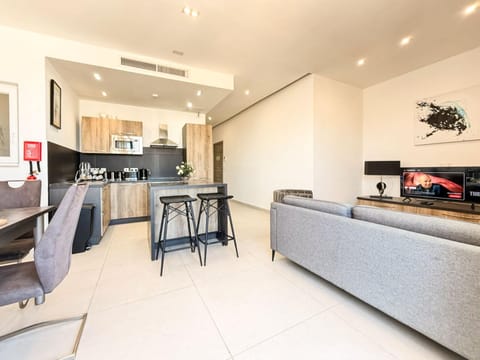 Kitchen or kitchenette, Living room, Seating area, Dining area