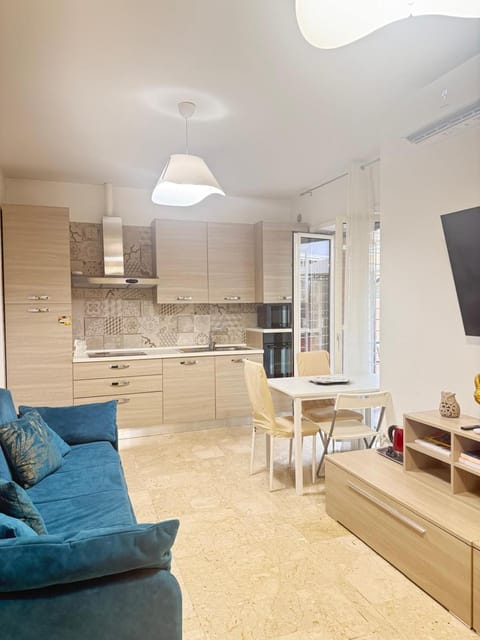 Communal lounge/ TV room, Day, TV and multimedia, Living room, Seating area, dishwasher, internet, air conditioner