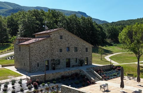 Property building, Spring, Day, Natural landscape, Summer, Mountain view