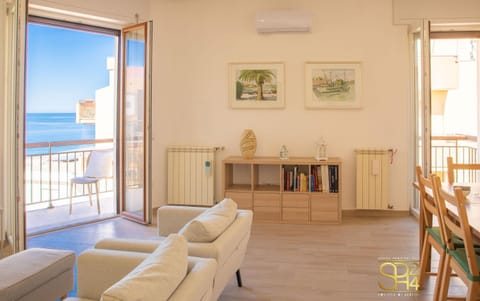 Living room, Dining area, Sea view