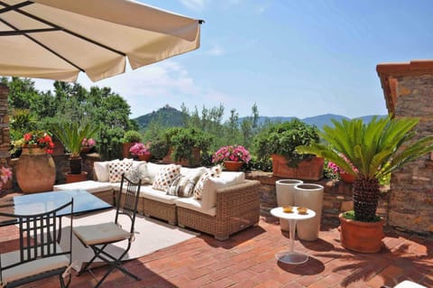 Patio, Spring, Natural landscape, Garden, Dining area, Garden view