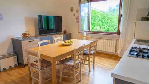 Kitchen or kitchenette, Dining area, Lunch, kitchen