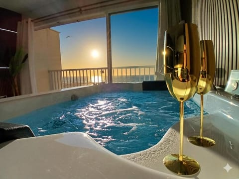 Bird's eye view, Hot Tub, Coffee/tea facilities, Balcony/Terrace, Spa and wellness centre/facilities, Floor plan, Beach, On site, Mountain view, Sea view, Sunrise, Bath, internet, VIP