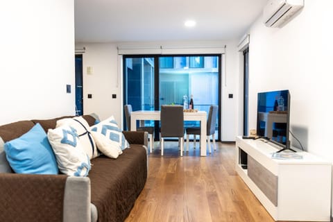 TV and multimedia, Living room, Dining area