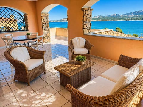 Property building, Balcony/Terrace, Balcony/Terrace