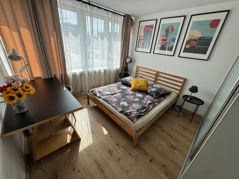 Bed, Photo of the whole room, Seating area, Bedroom