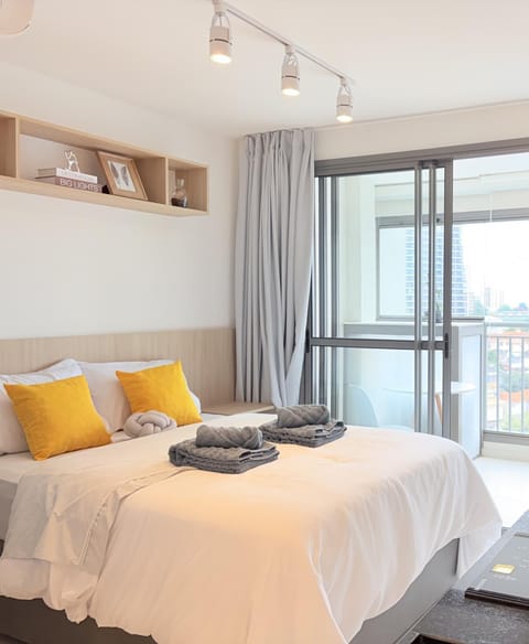 Bed, Photo of the whole room, Bedroom, towels