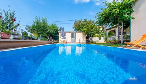 Pool view, Swimming pool, sunbed