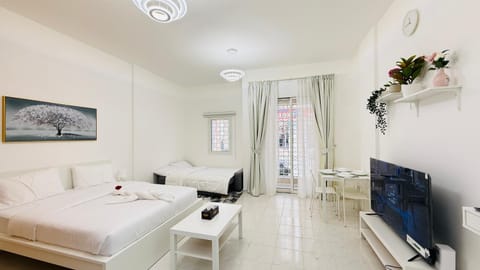 Bed, Photo of the whole room, Seating area