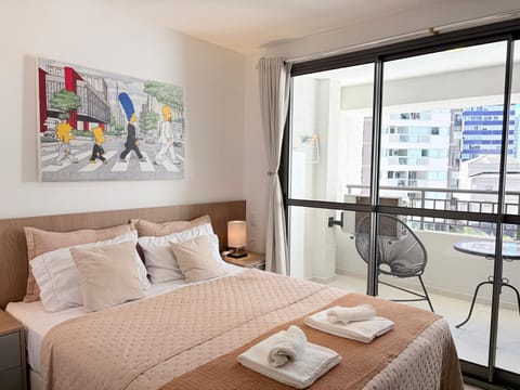 Bed, Photo of the whole room, towels