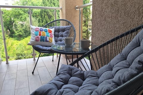 Balcony/Terrace, Garden view