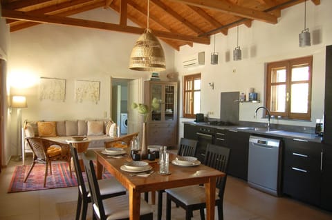 Living room, Dining area, kitchen