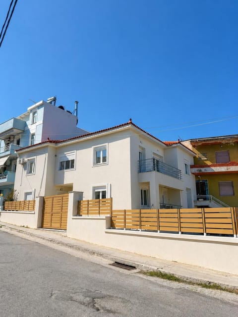 Property building, Day, Neighbourhood, Street view
