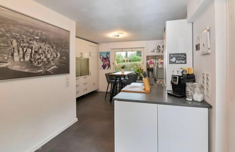 Coffee/tea facilities, Kitchen or kitchenette, oven, pet friendly, stove, toaster
