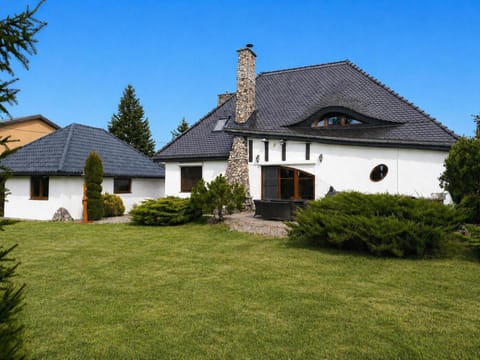 Property building, Day, Garden, Garden, Garden view