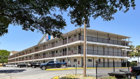 Property building, Facade/entrance, Parking