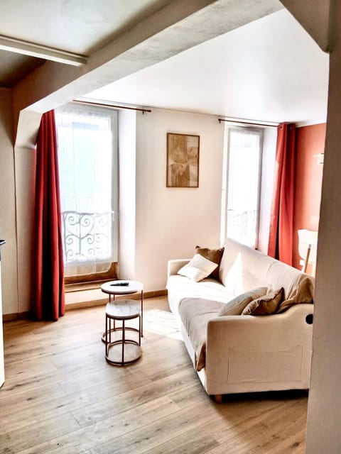 Bed, Living room, Seating area