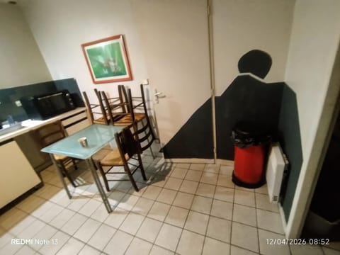 Kitchen or kitchenette, Kitchen or kitchenette, Dining area