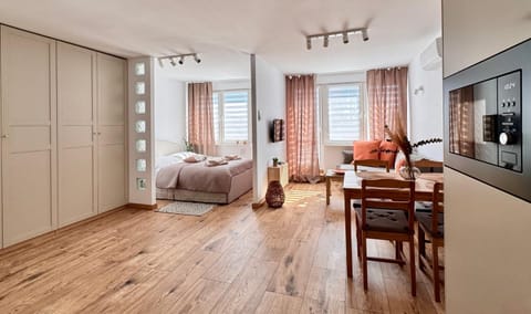 Restaurant/places to eat, Fishing, Bathroom, Beach, Evening entertainment, Entertainment, Inner courtyard view, ATM, dishwasher, hair dryier, internet, pet friendly, wardrobe, washing machine, air conditioner