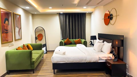 Bed, Photo of the whole room, Seating area, Bedroom