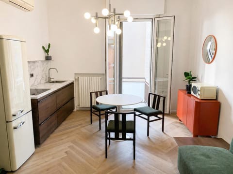 Kitchen or kitchenette, Living room, Dining area, oven, air conditioner