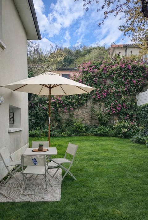 Spring, Day, Garden, Dining area, Garden view