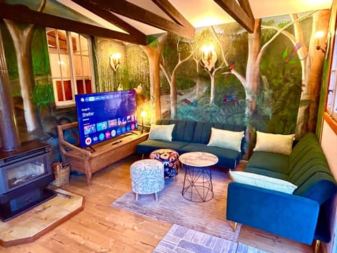 TV and multimedia, Living room, Seating area