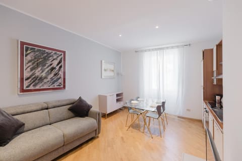 TV and multimedia, Kitchen or kitchenette, Living room, Seating area, Dining area