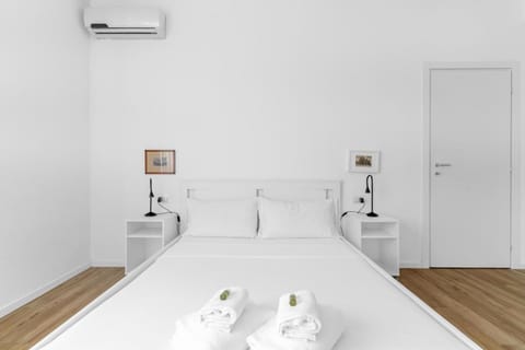 Bed, Bedroom, air conditioner, air conditioner