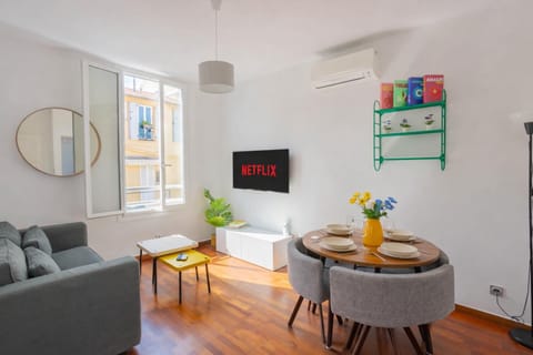 Living room, Seating area, Dining area, air conditioner