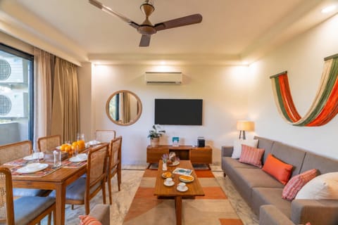 TV and multimedia, Living room, Seating area, Dining area, air conditioner