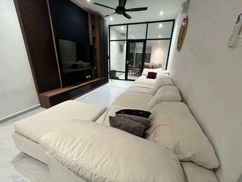 Communal lounge/ TV room, TV and multimedia