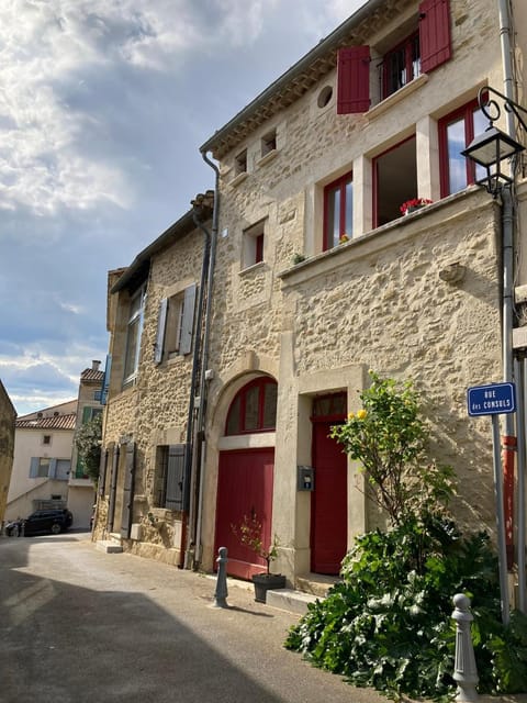 Property building, Street view, Location