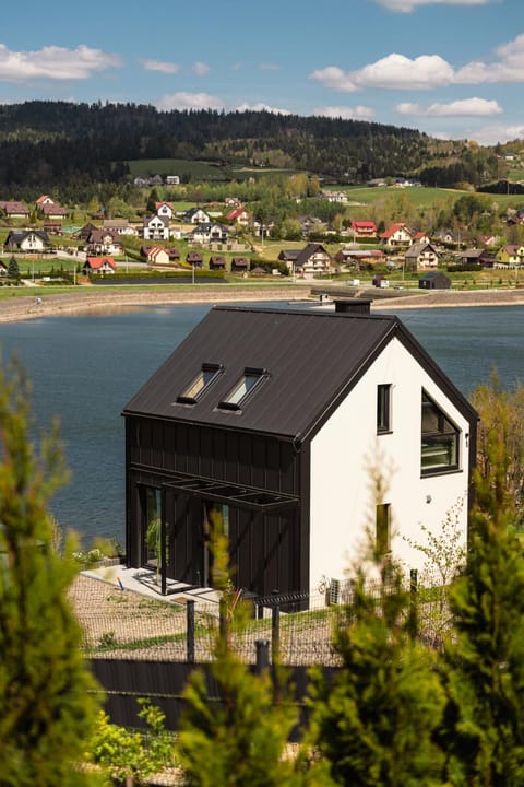 Property building, Day, Natural landscape, Lake view, Mountain view