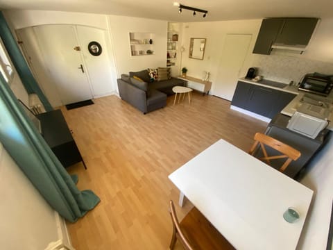 Kitchen or kitchenette, Living room